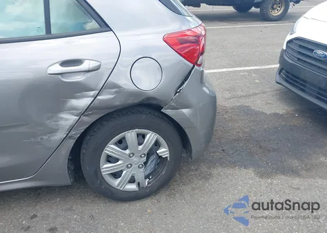 2023 Kia Rio 5-Door S z USA, uszkodzony, nr VIN 3KPA25AD9PE520437